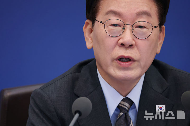 이 대통령 "지역사회 부패 방치하면 국민 안전까지 훼손…바로잡을 것"