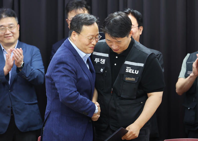 [속보] 삼성전자 노조, 총파업 유보…잠정 합의안 찬반투표