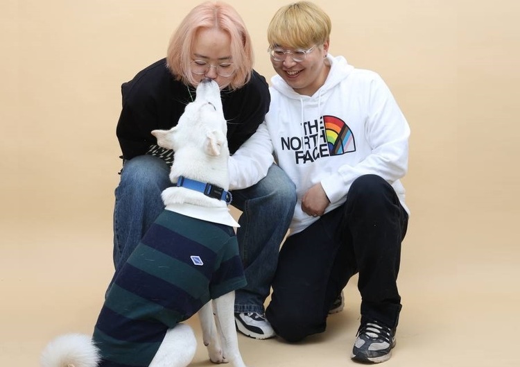 유안 씨(왼쪽)가 파트너와 반려견과 함께 찍은 가족 사진. (제공 유안)    