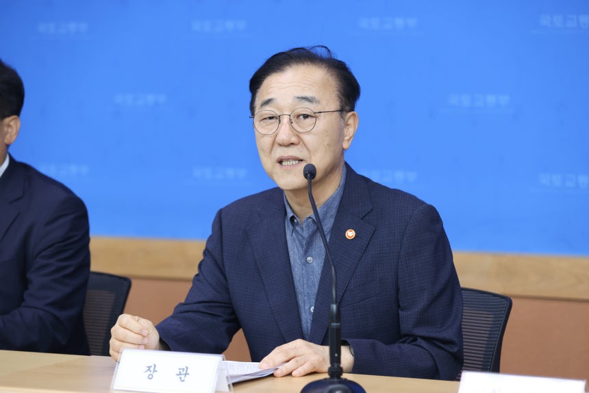 [속보] 김윤덕 “7.3만호 용산 포함 안돼, 탄천 공급은 검토”
