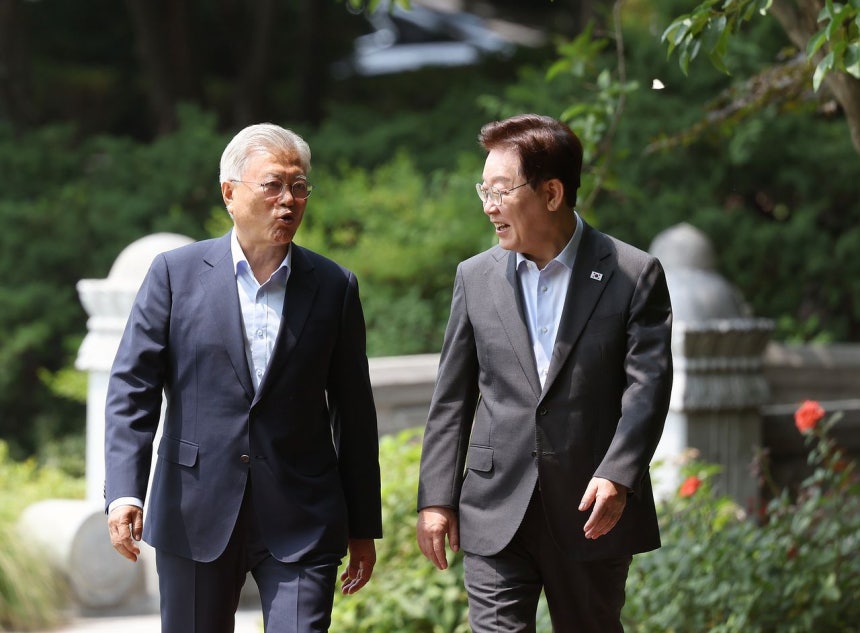 [속보] 靑 “李-文, 가짜뉴스·멸칭 도움안된다는 데 뜻 모아”