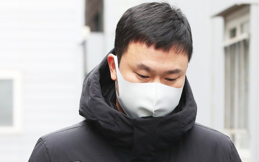 전 프로농구 선수 김승현씨가 2020년 12월 23일 경기도 성남시 수원지방법원 성남지원에서 사기 혐의 관련 선고공판을 마친 뒤 이동하고 있다. 연합뉴스