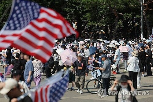 [속보] “부정선거 재선거” 잠실 개표소 봉쇄 시위 9일째…올림픽공원 일대 1만2천명 집결