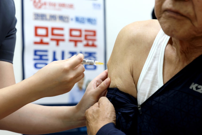 "코로나 백신 맞고 암 걸렸다" 주장에 3600만명 추적해보니…