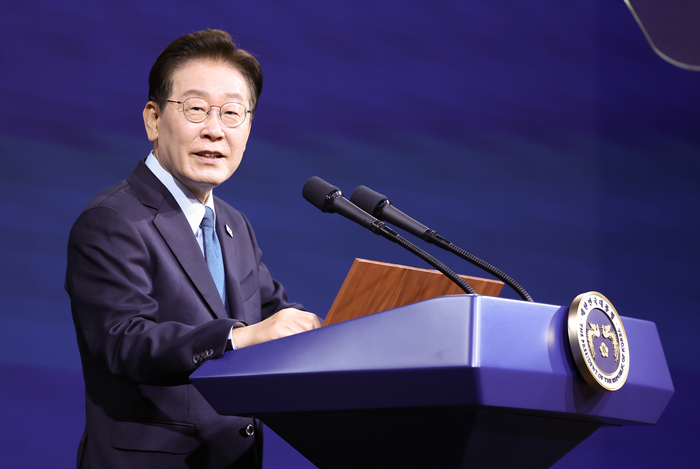 [속보] 3대 프로젝트 발표에…李대통령 지지율 54%로 상승
