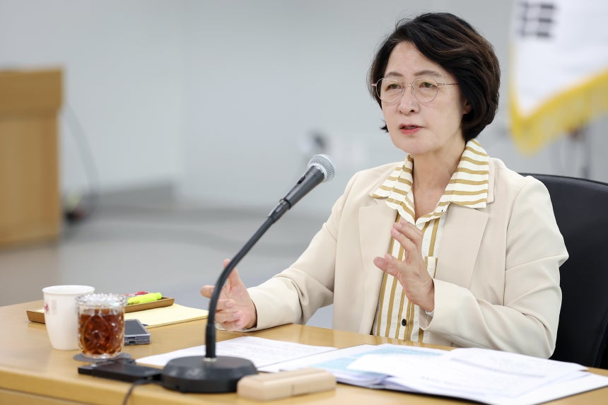 [속보] "사퇴하라" 이어 "민주당 당적 버려라"… 추미애 향한 경기도청원 또 1만 돌파