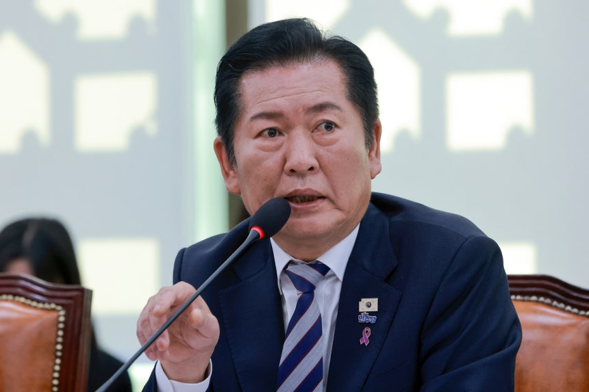 정청래 더불어민주당 의원이 지난 27일 국회 외교통일위원회에서 열린 외교부, 통일부 등에 대한 종합감사에서 발언하고 있다. 연합뉴스