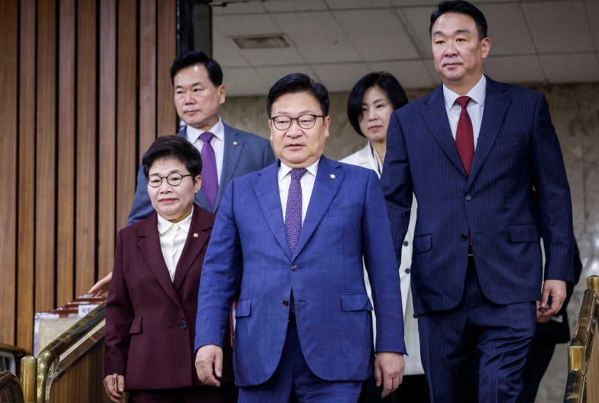 [속보] '암살자(들)', 싱가포르영화재 개막작 선정...국힘, 철회 요구 서한…"역사 왜곡"