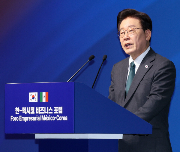 [속보] 이 대통령 지지율 2주 연속 상승…민주 38.7%·국힘 39.4%