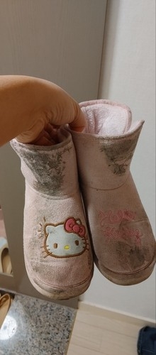 사고 이후 김양의 신발에 남은 타이어 자국 [김양 아버지 제공]