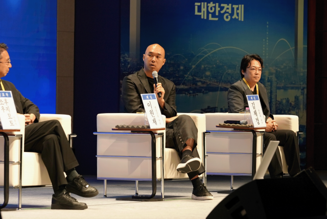 이원재 행림종합건축사사무소 대표(가운데)가 ‘2026 도시와 공간 포럼’ 대담에서 발언하고 있다