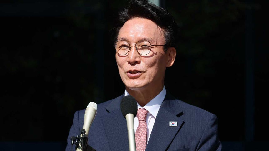 김민석 대표, 부산서 국힘에 "이진숙 내쫓든지 아니면 YS사진 내려라"
