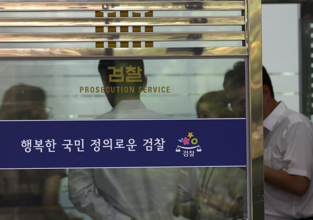 지난 10일 검찰의 보완 수사권 폐지를 골자로 하는 형사소송법 개정안에 대한 국회 법제사법위원회 소위 심사가 시작된 가운데 여야를 비롯한 정치권, 검경, 법조계, 시민사회단체에 이르기까지 검찰 보완수사권 폐지에 대한