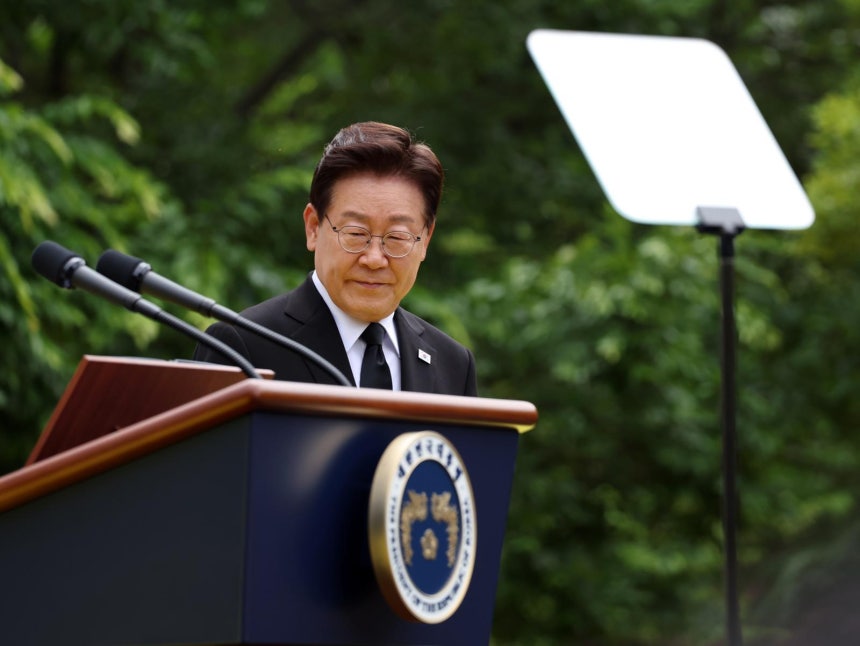 李 “일베 등 혐오 조장 사이트 폐쇄-징벌 배상 검토 지시할 것”