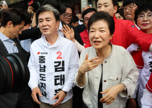 박근혜 등판에…국힘 지도부 "朴 탄핵 정당했나" 황당 주장