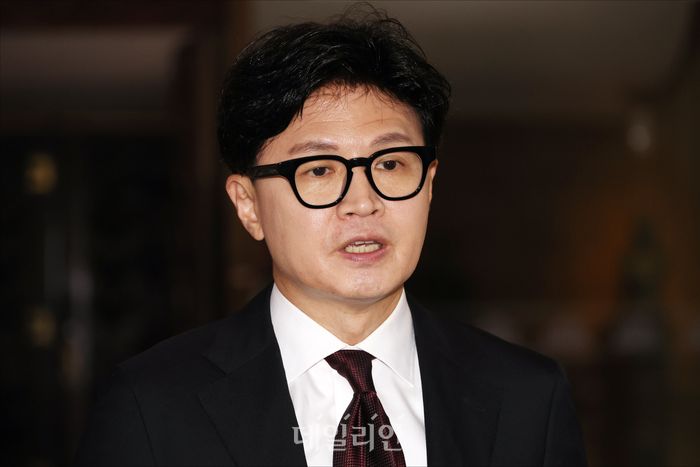 무소속 한동훈 의원이 9일 오후 서울 여의도 국회 로텐더홀에서 김승원 법무부 장관 후보자 녹취록 공개와 관련해 취재진의 질문에 답변하고 있다. ⓒ데일리안 홍금표 기자