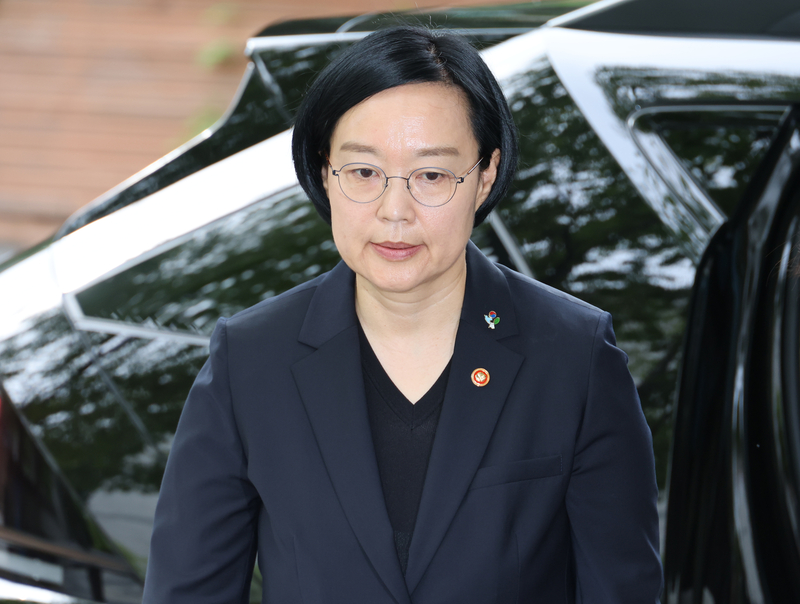 ▲ 한성숙 국무총리 후보자가 22일 서울 종로구 통의동 금융감독연수원에 마련된 인사청문회 준비 사무실로 출근하고 있다. 연합뉴스