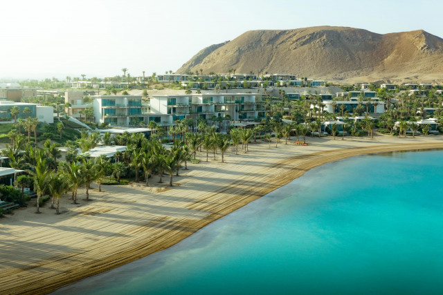 자야솜 웰니스 리조트 아마알라(Jayasom Wellness Resort AMAALA)에서는 홍해를 마주한 고요한 해안 풍경을 볼 수 있다