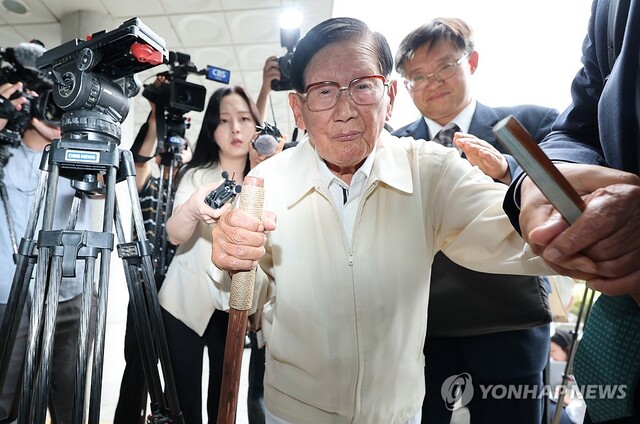 [속보]국힘 대선·총선 경선에 영향 미칠 목적으로 신도들에게 당원 가입 강요한 이만희 신천지 총회장 구속영장