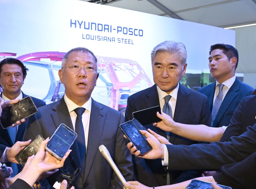정의선 현대자동차그룹 회장이 4일(현지 시각) 미국 남부 루이지애나주 어센션 패리시 도널슨빌에서 열린 ‘현대제철-포스코 루이지애나 전기로 제철소(HPLS·HYUNDAI-POSCO Louisiana Steel)’ 기공