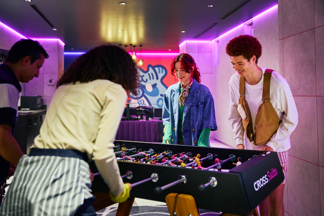 Hang Out @CROSS Suites에서는 체류객들에게 자연스러운 교류의 장을 제공한다
