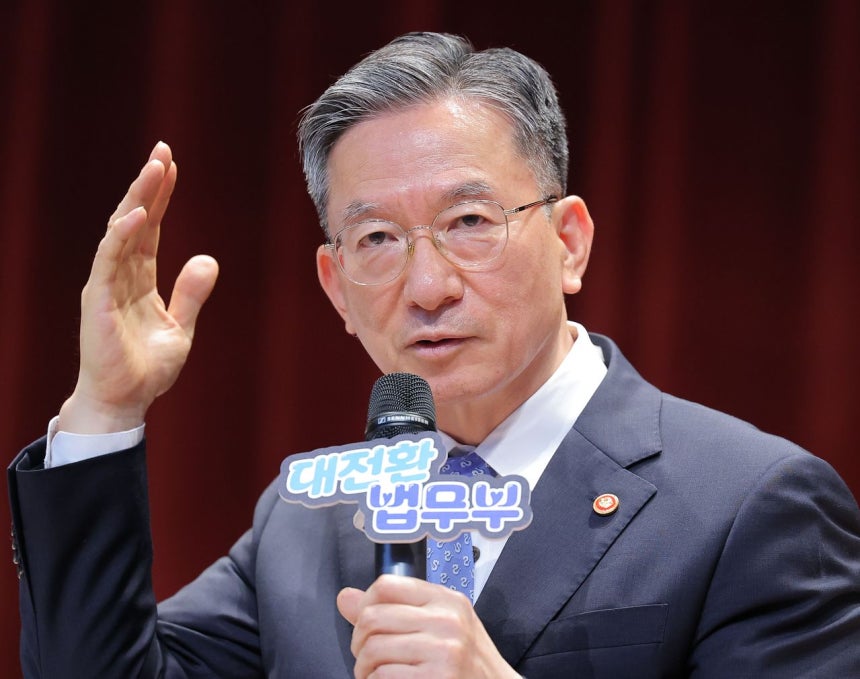 정성호 법무부 장관이 최근 이재명 대통령에게 사의를 표명했다. 연합뉴스