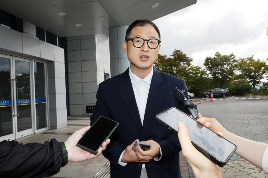 [속보] '선거법 위반·성매매 의혹' 김상욱, 첫 경찰 출석…"법 위반한 적 없다"