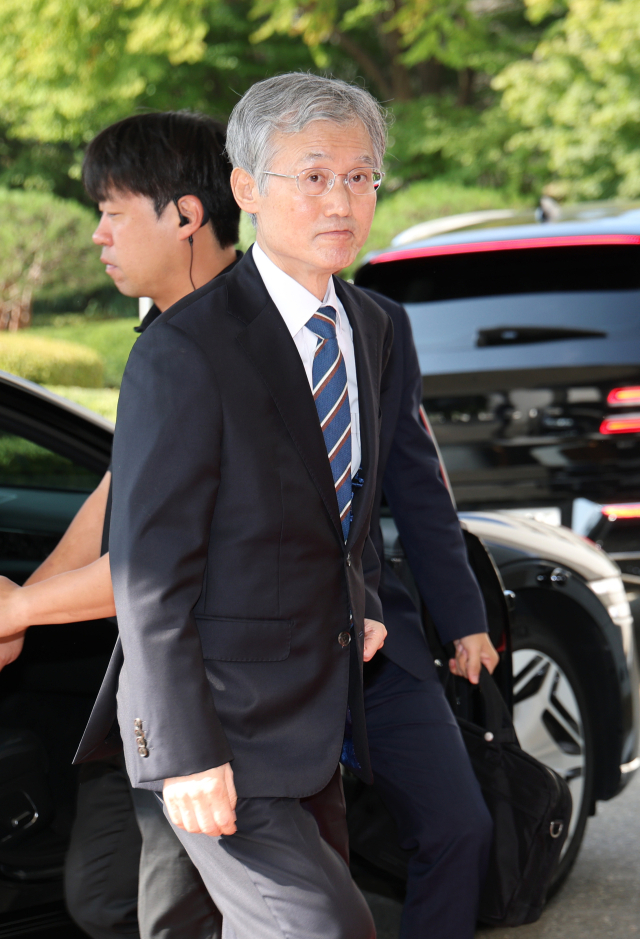 ▲조희대 대법원장이 23일 서울 서초구 대법원으로 출근하고 있다. ⓒ연합뉴스