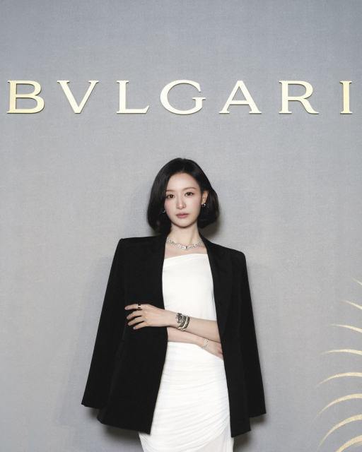‘불가리 x  송은: 빛, 형상 그리고 비전’ 전시 오프닝 행사에 참석한 불가리 앰버서더 김지원(사진=불가리)
