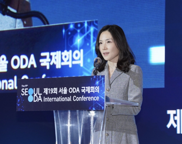 외교부와 코이카(KOICA·한국국제협력단)가 18일 여의도 콘래드 서울 호텔에서 ‘포용적이고 지속 가능한 개발을 위한 AI’를 주제로 공동 주최한 ‘제19회 서울 ODA 국제회의’에서 김진아 외교부 제2차관이 환영사를 하고 있다
