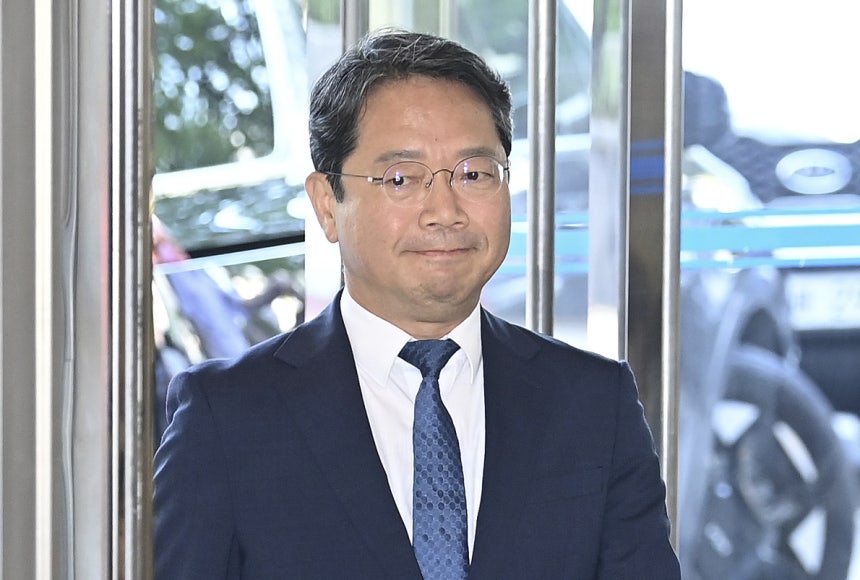 與 "김승원에 귀기울일 때...국민이 알고 싶은 것은 전문성과 역량"