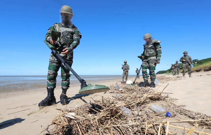 [속보]與 "매국적 음모론" vs 국힘 "北 소행 은폐"…DMZ 지뢰사고 정면충돌