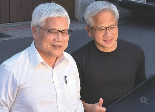 [속보] ‘삼전 파업’ 이후 엔비디아·TSMC 수뇌부 저녁회동, 왜…“긴밀 협조, 향후 반년 매우 바쁠 것”