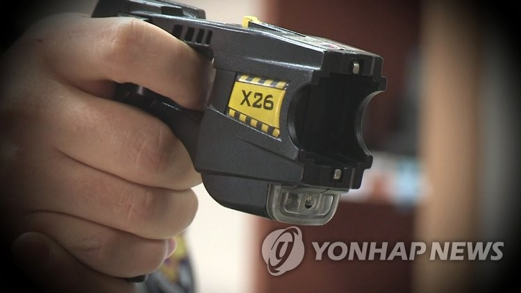 [속보] 인천 주택가 40대 알몸男…테이저건 쏴 체포