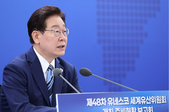 李 대통령 “BTS 공연 숙박 바가지에…명단 공개했으면”