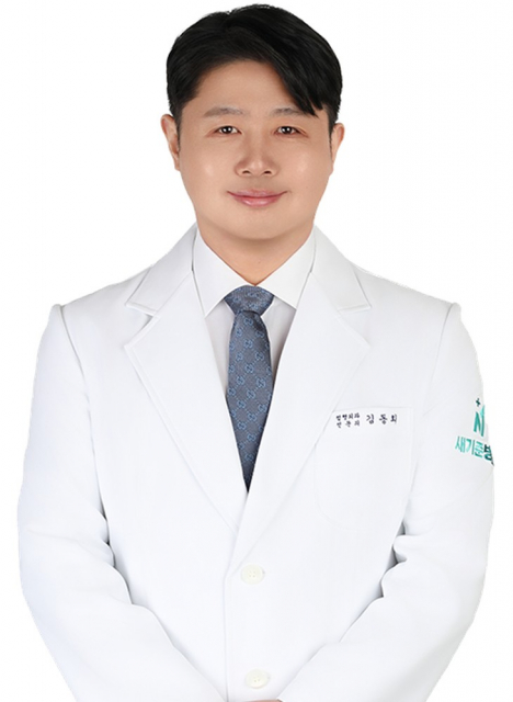 새기준병원 김동희 원장 “무지외반증, 신발 바꾸기 전에 확인해야 할 발 통증 신호”