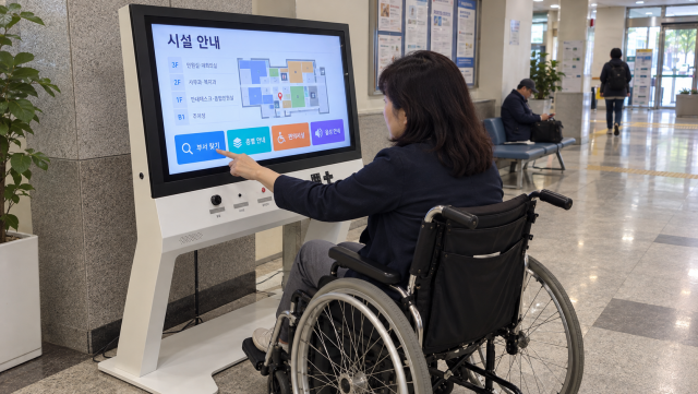 스마트플랫 배리어프리 무인안내 키오스크는 쇼핑몰·병원·학교·전시장·박물관 등 다양한 공간에서 시설 검색과 층별 안내, 길찾기에 활용할 수 있다. 휠체어 이용자와 고령자, 학생, 외국인 방문객, 어린이 동반 가족 등 이용자의 특성과 공간별 안내 목적에 맞춰 시스템을 구성한다