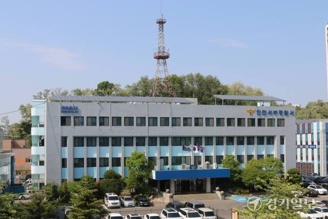 [속보] 인천 빌라서 50대 이웃에 흉기 휘두른 60대 긴급체포