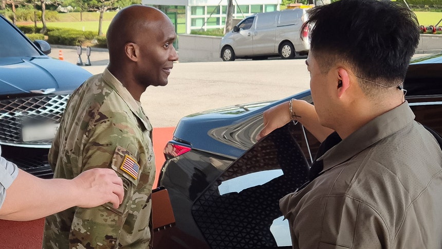 국방부 청사 방문한 제이비어 브런슨 주한미군사령관