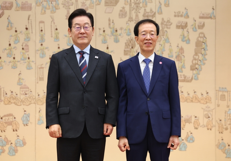 [속보] 이석연 국민통합위원장 사임…"정부와 국민통합 철학 달랐다"