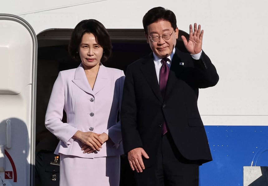 野 잦은 해외 순방 비판에…李 대통령 “놀러가는 것 아냐”